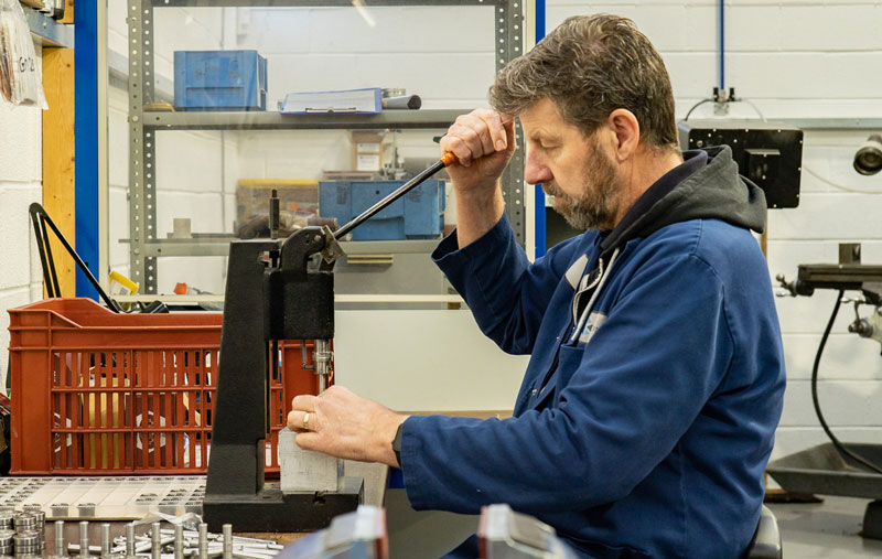 Assembling A Cubic Screw Jack