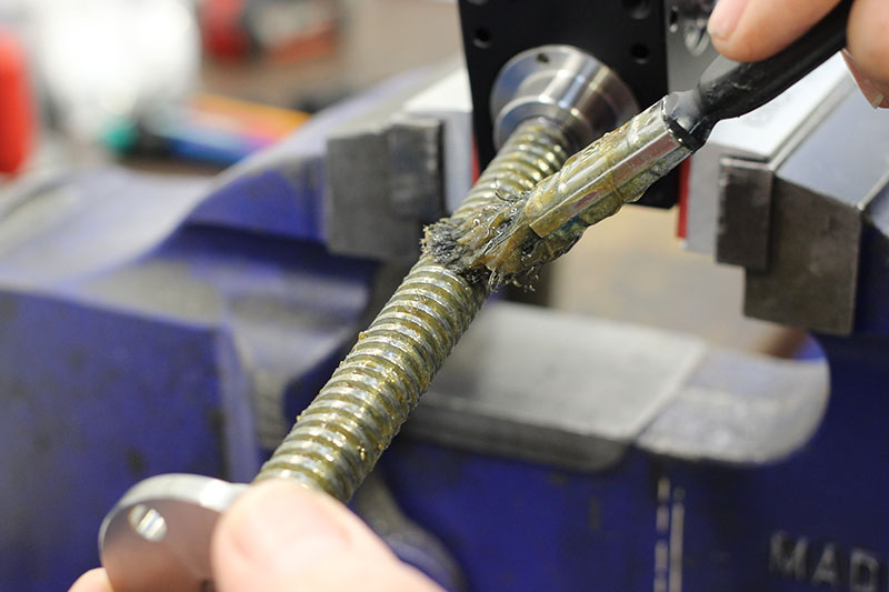 Greasing of the screw thread